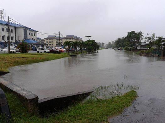 Aiseymen On Twitter Longkang Besar Depan Balai Polis Dungun Prayfordungun Http T Co 5yq3svsrab