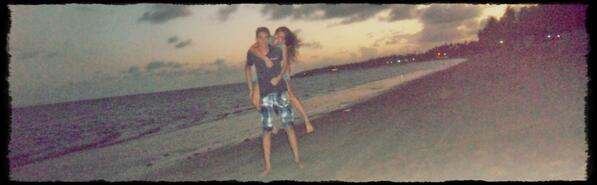 SharaAvelino's tweet photo. Que éè pra eu cuidar, que éè pra eu amar (8
#ZenildoJunior #amooooooor ♥ http://t.co/JVjWH86k6o