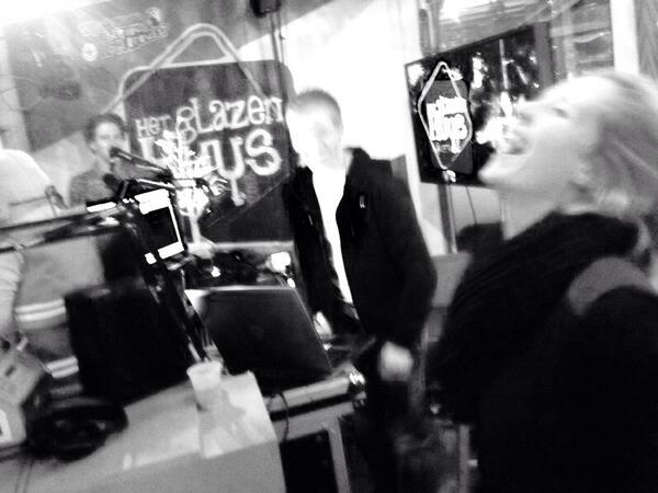 SingingOtt's tweet photo. Een geweldig initiatief deze week @GlazenHuys033 !! Wat een gezelligheid daar vanavond! http://t.co/XXBimKOdMv