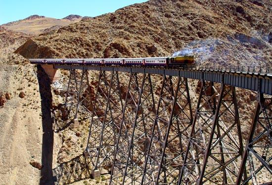 WorldPicture_MF's tweet photo. El tren de las nubes http://t.co/zQgYX8YFw7