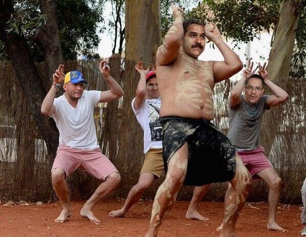 Lex_ico's tweet photo. #LaBurlaDeVenezuelaElPotroYWinston   gobierno hace analisis de la elecciones y el resultado es:siganme los perdedores http://t.co/hzecQGvRIN