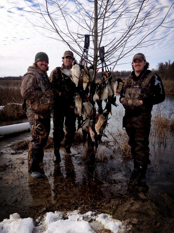WGlaus's tweet photo. Can't beat open water in a freeze #m4m @RoryO_23 @BMart2x  @MallardStaches http://t.co/JSUrzVVAai