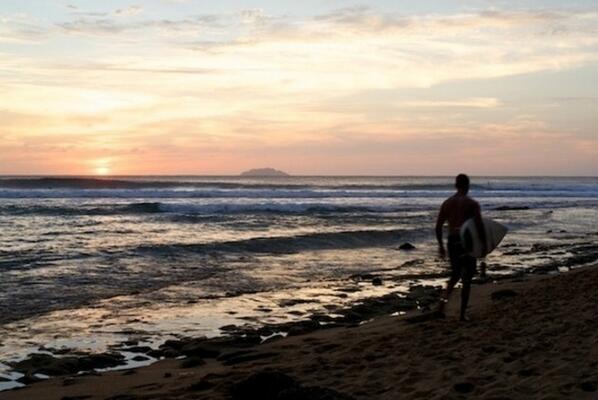 discover_PR's tweet photo. Some say #PuertoRico is called the "Maui of the Atlantic", they’re wrong. Maui is the #PuertoRico of the Pacific. http://t.co/6Rf6dtekr1