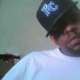 Join me on Skout! My Skout ID is keyzie82. http://t.co/ak4uLPb1Nz http://t.co/W38prxAfa3
