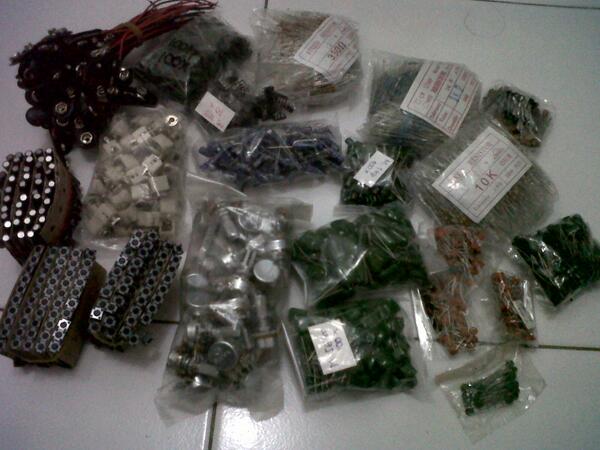 Persiapan NO:WORK - Holly Craft! - Workshop with <a href="/WAFTLAB/">waft-lab</a> 10 Dec 2013 - 08.30 - FBS UNESA >> Belanja