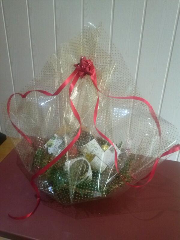 LosQuesitos's tweet photo. Hacemos bonitas cestas de Navidad ( o celebraciones ) por encargo 952 82 52 69 http://t.co/WC1EdDBomp