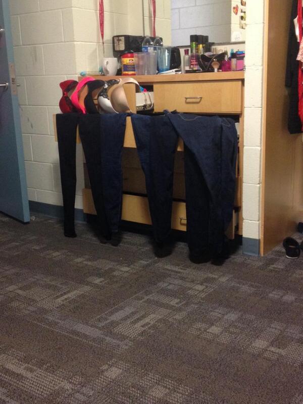 holliemurdy's tweet image. Saving $1.65 on the dryer #broke #smart #resproblems