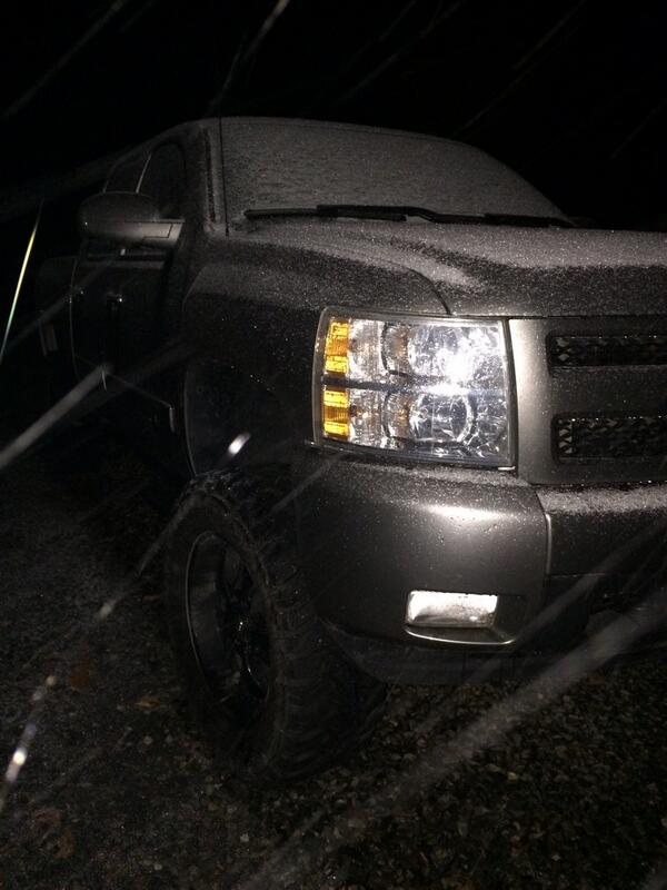 KYLEEWILKINS's tweet photo. We shouldn't have to go to school tomorrow. Look at how much is already on the truck! And it's not supposed to melt😳 http://t.co/SCZHMoZUGz