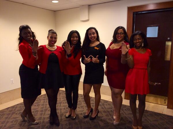 SLU_AlphaKappa's tweet photo. Hermana Yordana at the amazing AIDS Dinner put together by the ladies of @KaptivatingAKA !! Great job ladies! http://t.co/VkLce2JSBI