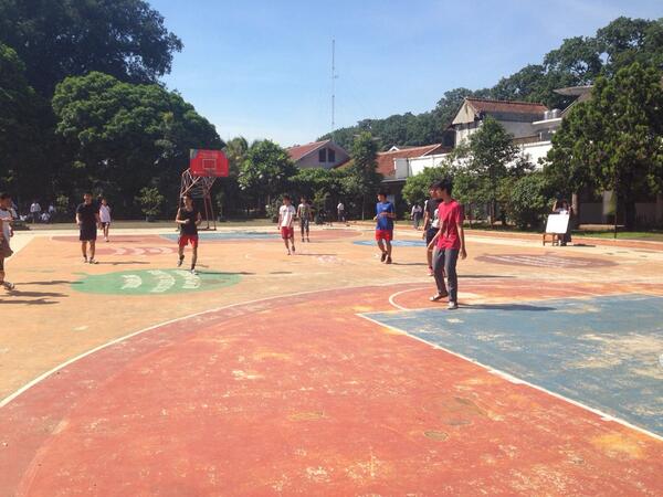 AKAR3Prod's tweet photo. Ipa 3 lagi tanding basket brobro http://t.co/Tgy0UPSEiV