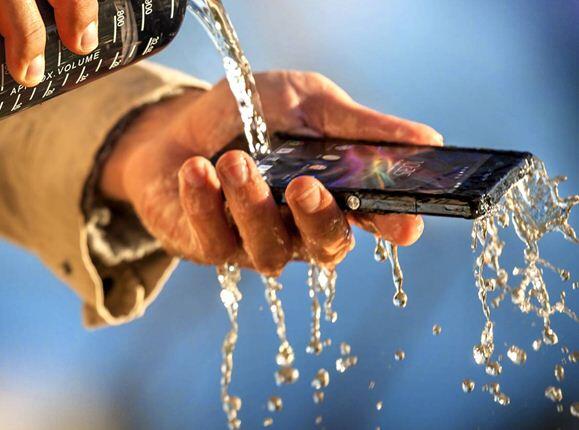 MeclKSA's tweet photo. Have you ever had to throw your phone away because of water damage? Check out Sony's waterproof phone. #XperiaZUltra http://t.co/e8uxMzx27E