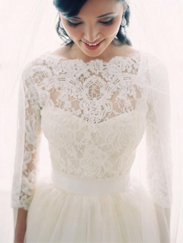 WeddingPornx's tweet photo. Lace gown ? . http://t.co/Cr3Lvz9Xzn