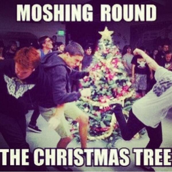 CCstaygolden's tweet image. I picture @OwenThez @nicktoll98 @ChwitaJesus and @Average_Failure doing this. 😂