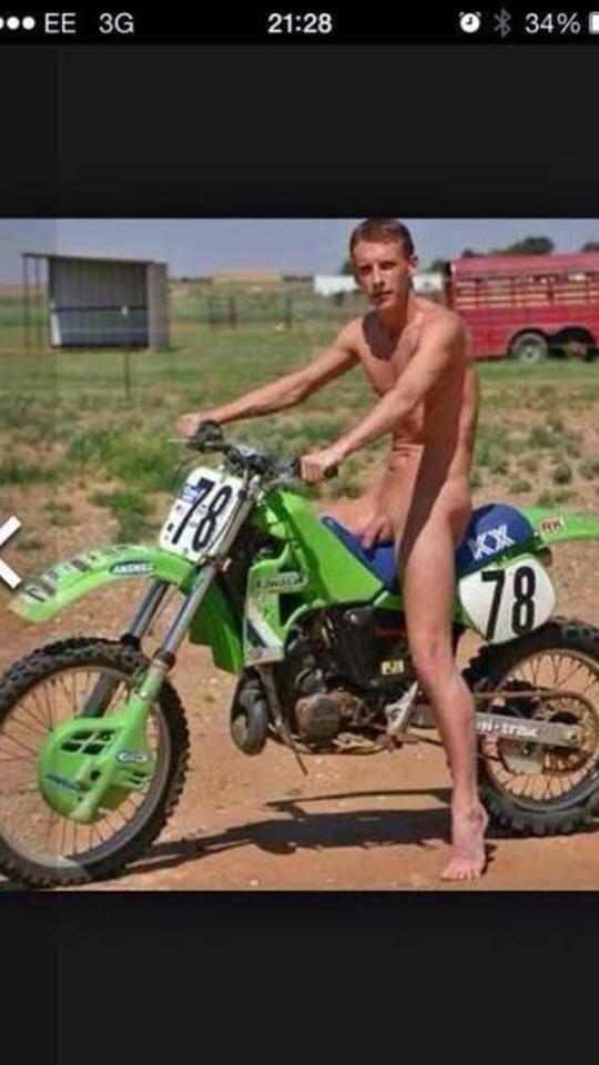 allan36626753's tweet photo. @johnmccubbin86 @gsh83 deans new bike http://t.co/eti7yg1QVm