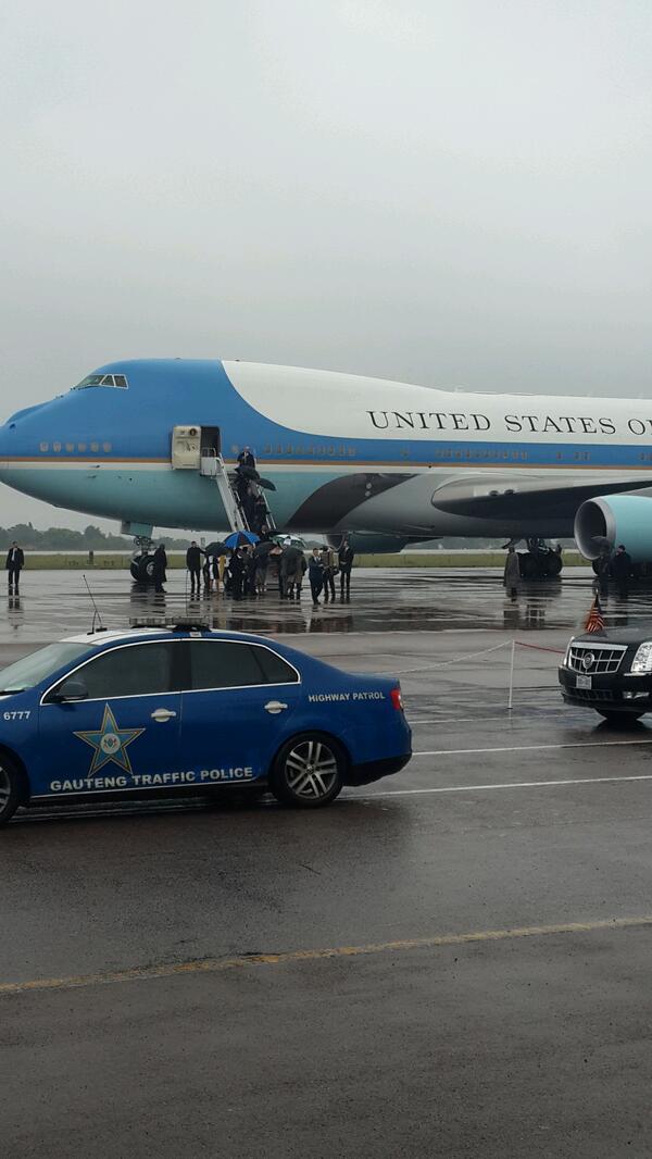 GriottOfficial's tweet photo. The greatest funeral in history: Hillary Clinton, George W Bush and Barack Obama at Waterkloof SA. #Madiba #citi http://t.co/RlmbD5kDhu