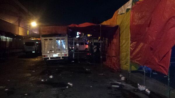 JuRa_GaZa's tweet photo. @FomentoE_Nau @DavidSanchezG  ya empiezan a invadir paso vehicular en calle Morelos #Naucalpan Centro espero resp. http://t.co/MG8CabP5EO