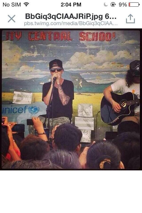 CHUNKidrauhl's tweet photo. JUSTIN BIEBER DOING A FREE SHOW IN TACLOBAN BLESS HIM OH LORD. cto~ #MaramingSalamatBieber #GiveBackPhilippines http://t.co/92x8nQFXkR