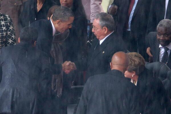 Obama shakes hands with Cuba Communist leader Raul Castro at Mandela funeral  