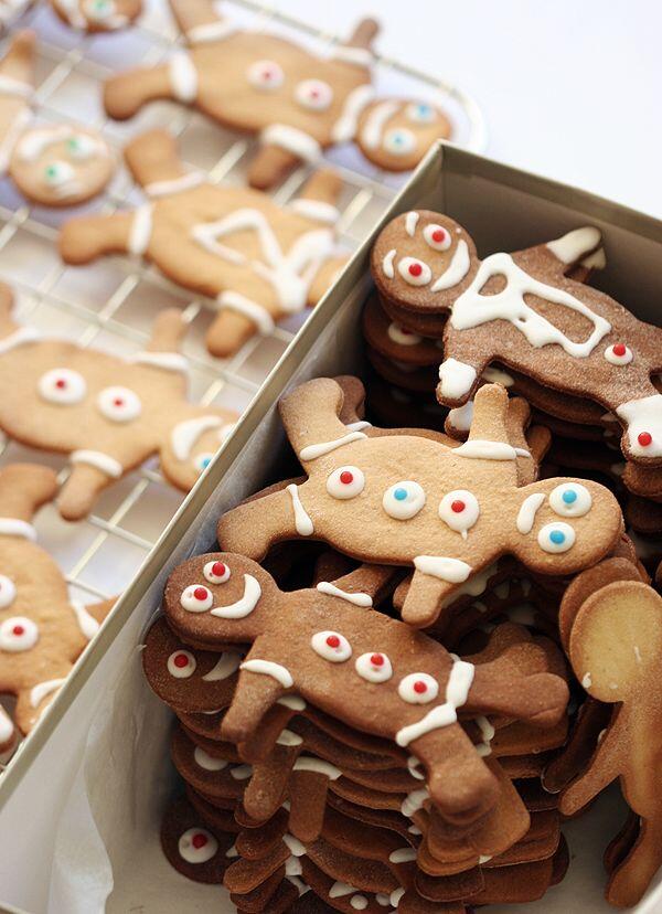 Foodzai's tweet image. One of the best things about Christmas: Gingerbread Cookies.
Recipe here: bit.ly/1jHZUqI