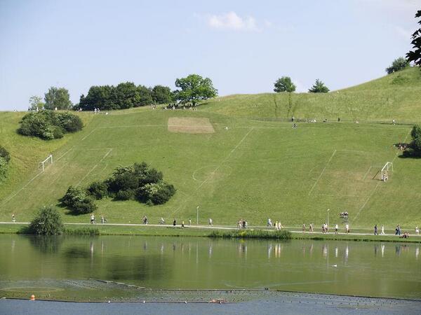 topeleven's tweet photo. Who would like to play football here? :) http://t.co/eZ6r1CAhog