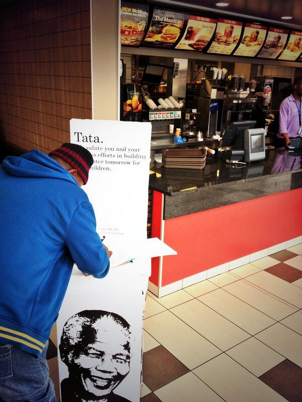 huisgenoot's tweet photo. @McDonalds in #Mthata het 'n boek waar mense boodskappe skryf vir #Madiba. @Pappo02 @PieterHGenoot http://t.co/cfjQ55H9xj