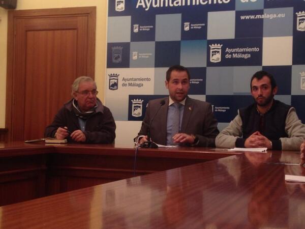 Conectamalaga's tweet photo. En la presentación de la campaña de Recogida de Alimentos de @MalagaJuventud en la que colaboramos en la #UMA http://t.co/5CJpGvk0zB