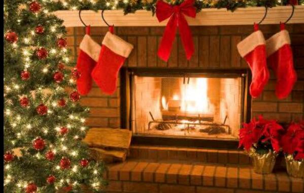 timeforxmas's tweet photo. I could sit here all day #Fire #Christmas #Tree http://t.co/czJnOG30mp