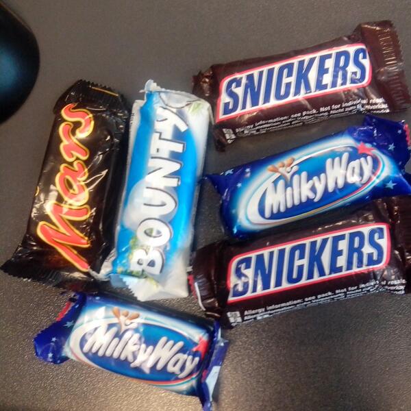 zheLPagunsan's tweet image. Thanks again for this sweets tol @botchog26 ((: sa uulitin hahah :p
#tsokolate #snickers #milkyway #bounty #mars