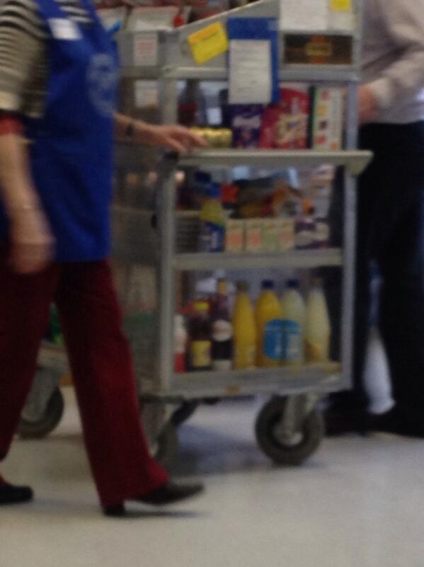 CurrantAffairs's tweet photo. @enherts Sitting inQEII outpts..sugary drinks,biscuits,choc being sold.Hospitals should promote good health not bad! http://t.co/btRIt5xOKR