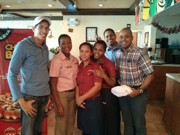 OmarJavier__'s tweet photo. Me place felicitar a @PizzaHutRD Unicentro Plaza por las finas atenciones brindadas en el día hoy por todo el equipo. http://t.co/RGw5hjA4aU