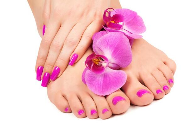 Wellnesia's tweet image. Yin Yang (JBR) Special: Gelish Manicure &amp;amp; Basic Pedicure for AED 150 (40% Off) bit.ly/1bTCGw2