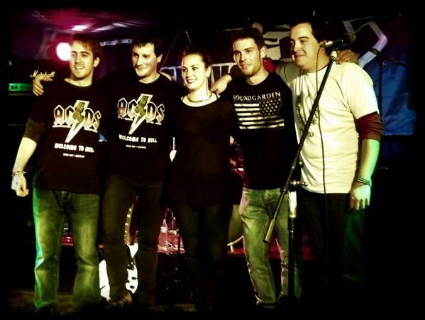 rafavily's tweet photo. Estos personajes tienen la culpa de que ahora tenga mono de concierto @SergioCasado007 @Sersgio @triskimiski http://t.co/QXiko6gtS5