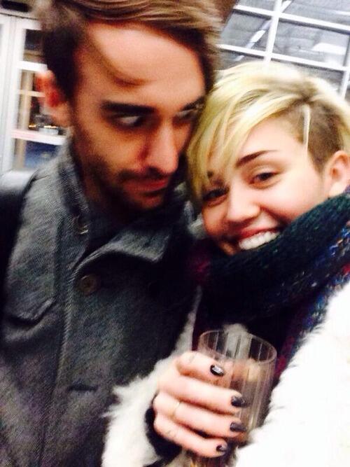Miley_News_'s tweet photo. OMG! http://t.co/vuIcZFkZZp