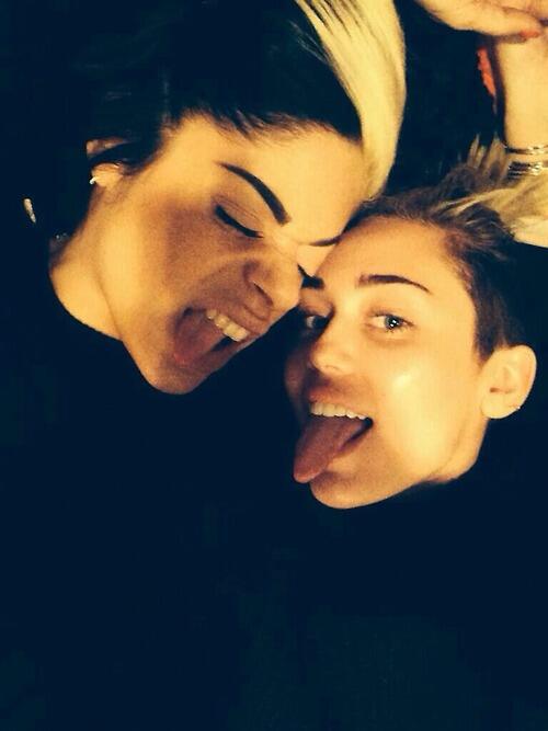 Miley_News_'s tweet photo. http://t.co/zqZ9VgA3PP