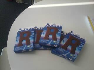 Rechtopdeventer's tweet photo. Worden we als dank spontaan verwend. Heerlijk al dat snoepgoed #Rechtop #meedoen #coupon #deventer http://t.co/P7ThAVAAHC