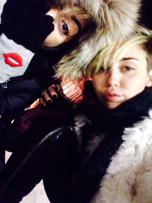 Miley_News_'s tweet photo. http://t.co/vUPZ8m89MY