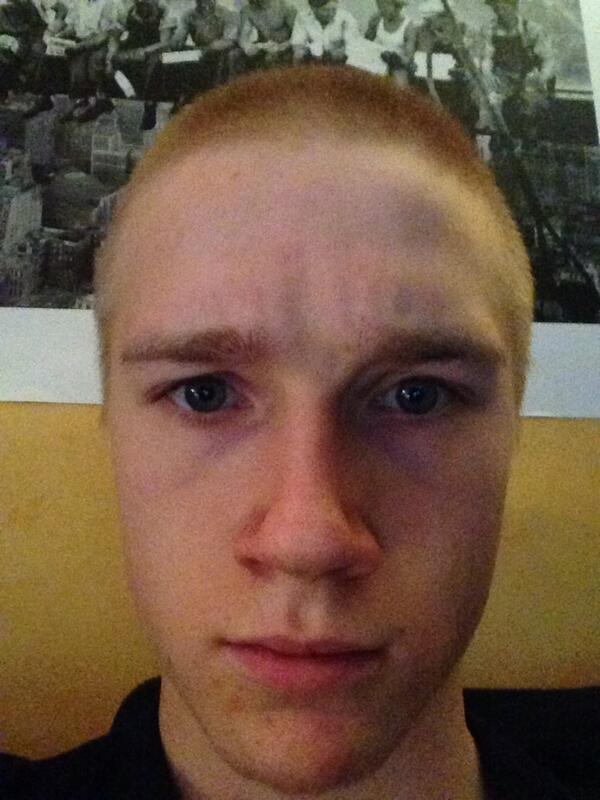 jackrizgtgde's tweet image. Kom precis på att imorgon ska jag ta foto till mitt körkort som jag kommer ha ett antal år.. #snagg #volde