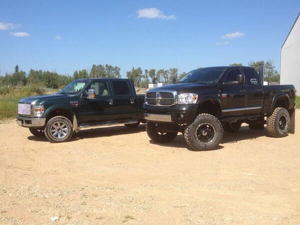WRewega's tweet photo. @TbredDiesel @TylerChelle #TruckTuesday #cummins #powerstroke http://t.co/A9VBZl5pF1