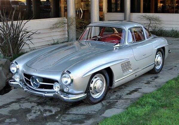 MercedesBenzMx's tweet photo. “@EzequielDaray: ¿Que tal si para Navidad le piden a Santa un @MercedesBenzMx SL como este? Parece fabricado ayer http://t.co/1BU8OMsqiR”