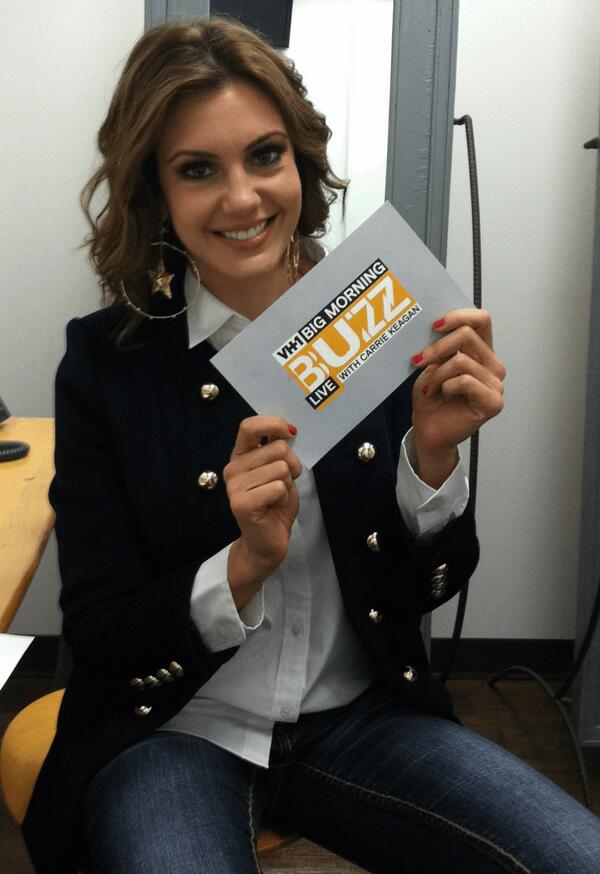 MUO_PR's tweet photo. @MissUsa takes on Times Square this snowy morning with @VH1! http://t.co/LTo86Nvxs3