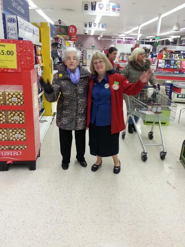 Customers enjoying fun instore <a href="/daberrisford/">Dan Berrisford</a> <a href="/KayAyCee/">Kyle Cheetham</a> @JohnsonNanlucy