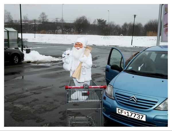 HelgeSkodvin's tweet photo. Helge Skodvin is still counting the days before Christmas. Today let's buy a santa from the garden center. http://t.co/9uIQS41pkO