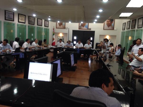 BOLIOSERGIO's tweet photo. Nos encontramos en Reunión de Comisión de Educación, Ciencia y Tecnología, tema: Reforma Educativa http://t.co/7ObJt5Kepq