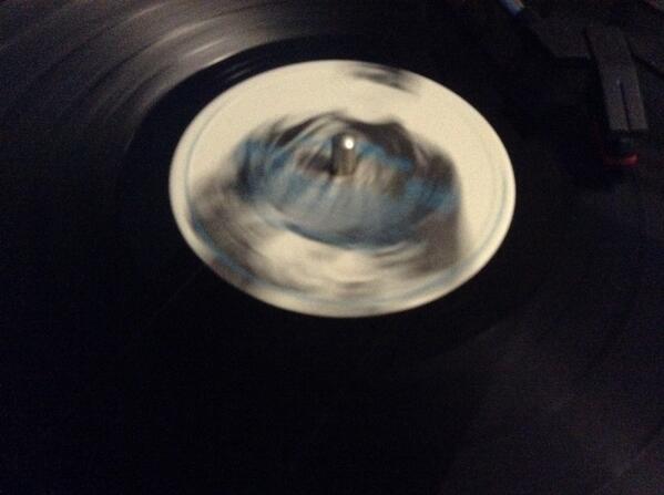 iron__titans's tweet image. Un poquito de #Rainbow a ver si se me alivia el resfriado. #DifficultToCure #Discazo #Vinilo