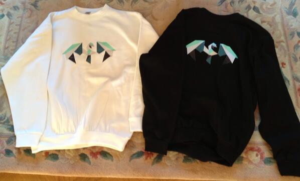 DragonStoreNL's tweet image. De crewnecks zijn binnen! dragonstore.nl -