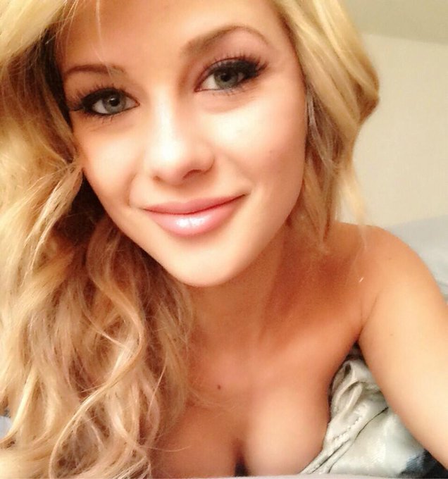 Wouldn't it be nice if women roamed the house naked just because it was Tuesday? @Playboy 
#TuesdayTease