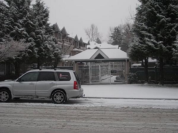 InspectFirst's tweet image. A cold day for today's inspection on a townhouse in Sth Bby. I love life too much to be on the roof in this snow.