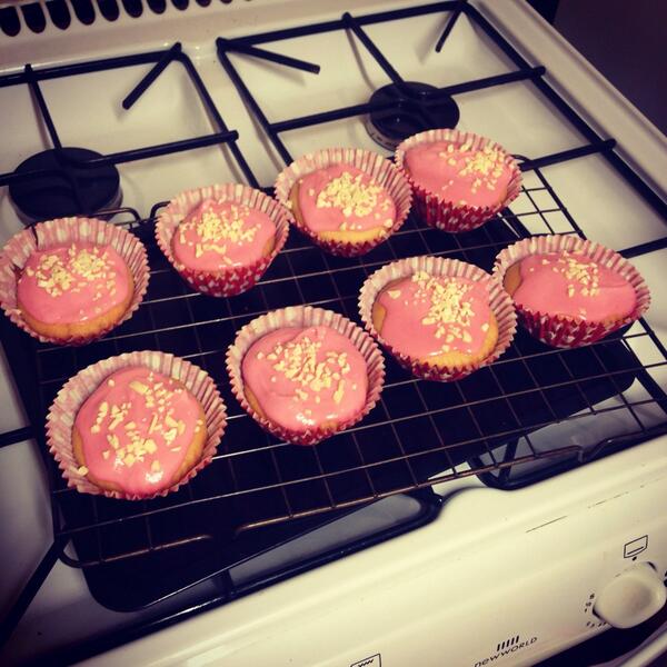 JHockings's tweet photo. #masterchef hasn't got anything on us and our cupcakes! 😁 http://t.co/12o7HXDlql