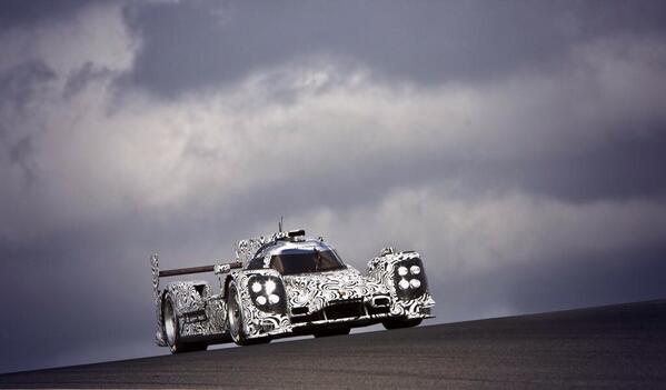 BILLYBONUS99's tweet image. This might be one for your desktop background. Mark Webber testing Porsche LMP1 #WEC #LookingFast