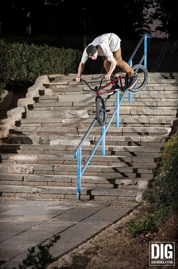 ALMonsterEnergy's tweet photo. Kush është gati për @Dan_Lacey's #NatureOfTheBeast? Do të frymëzoheni nga fotot këtu @DIGBMX http://t.co/by0hRFknlQ http://t.co/6bzEDmd7NP